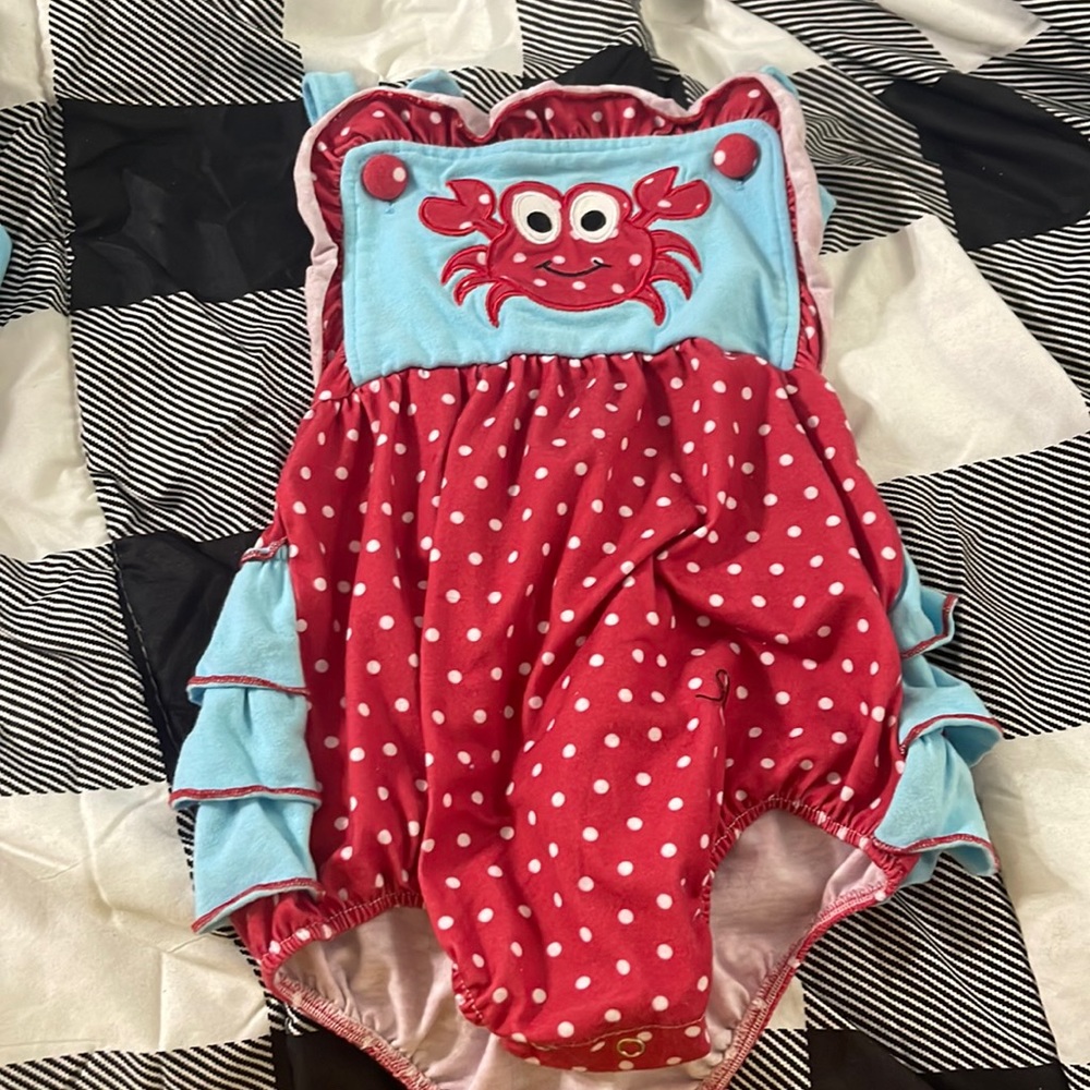 Very cute girl crab ruffle bubble